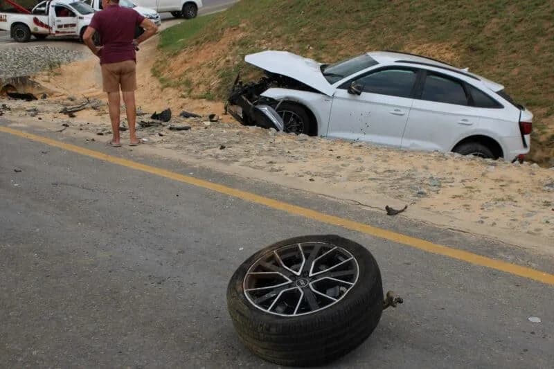 Mayor and Bodyguards Injured in Crash