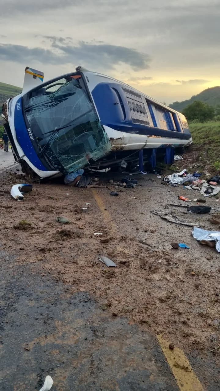 Five Killed In Horrific R33 Crash