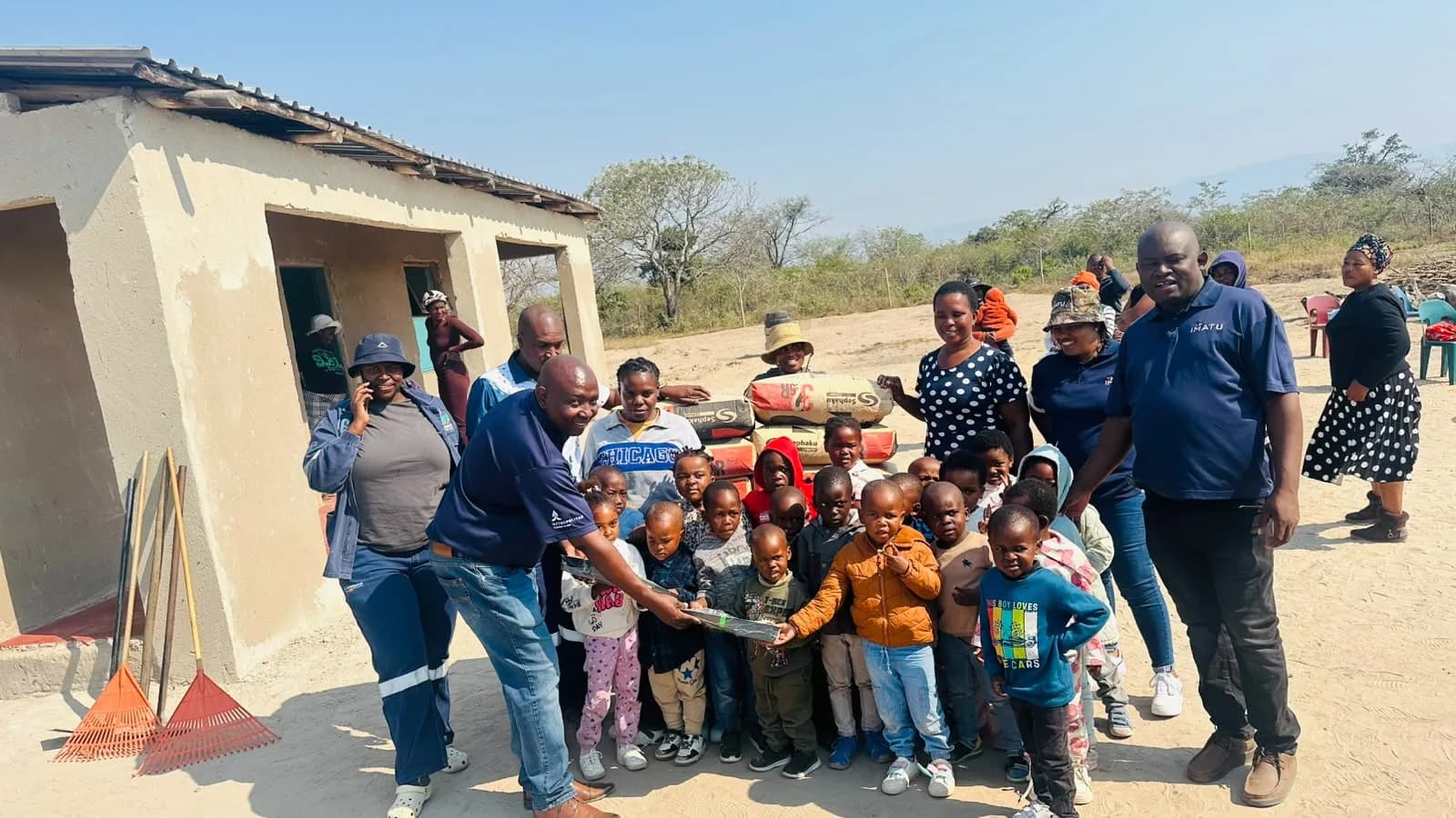 IMATU Bushbuckridge Donates Building Materials to Dingledale Day Care Centre